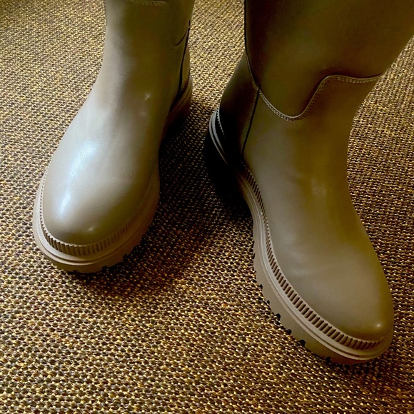 H&M Knee High Boots- size 8 - Picture 3 of 13